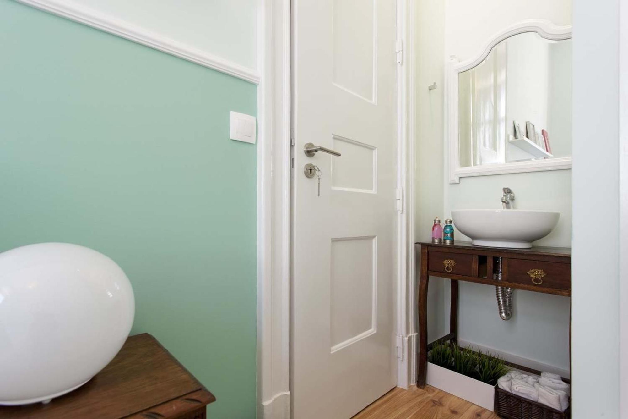2 Bedroom Located Heart Of Apartment Lisbon